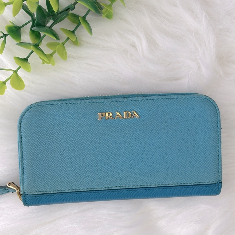 Prada Saffiano Zippy‎ Key/Card Holder